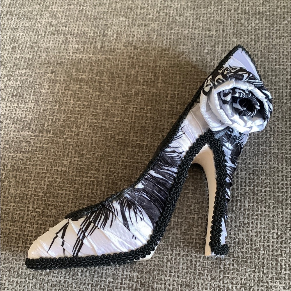 High Heel Shoe Jewelry Ring Holder Display - Picture 6 of 7